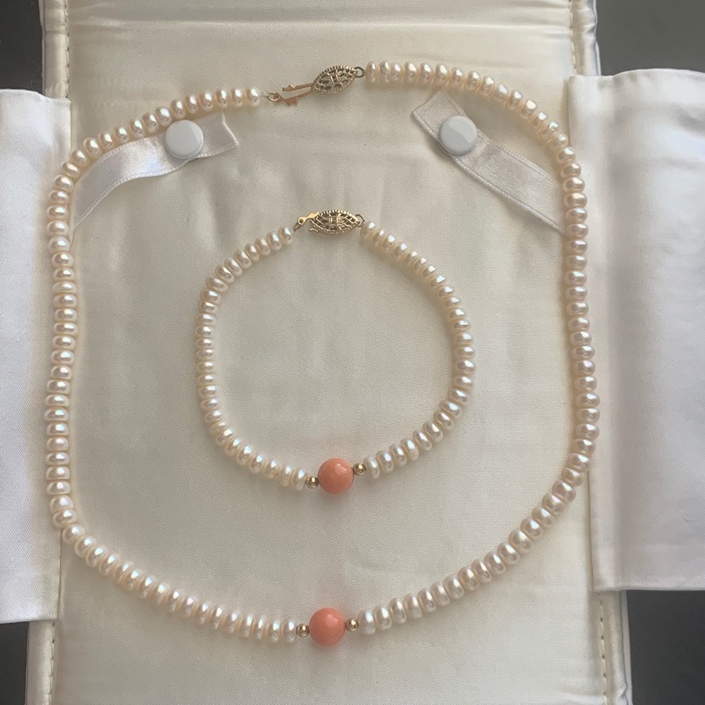 Cultured pearl necklace and matching bracelet